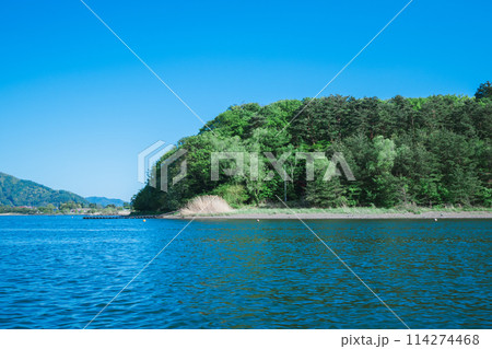 河口湖の上から見る富士山 114274468