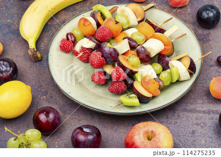 Fresh fruit skewers on sticks. 114275235