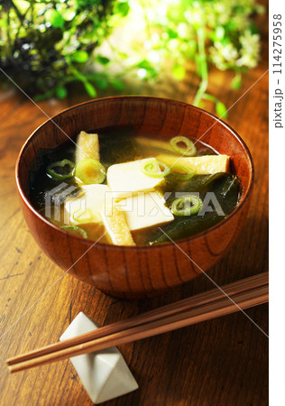 豆腐とわかめの味噌汁 114275958