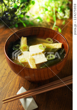豆腐とわかめの味噌汁 114275959