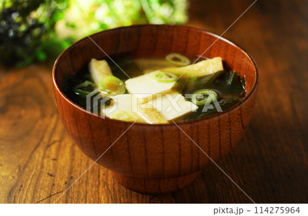 豆腐とわかめの味噌汁 114275964