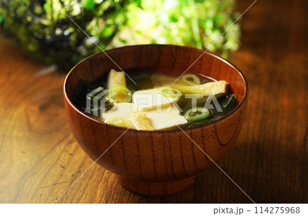 豆腐とわかめの味噌汁 114275968