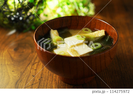 豆腐とわかめの味噌汁 114275972