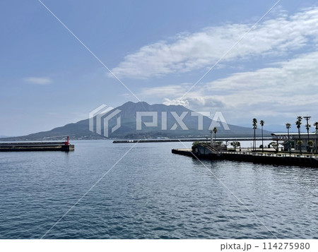 【鹿児島】桜島フェリーから見た桜島 【鹿児島】桜島フェリーから見た桜島 114275980