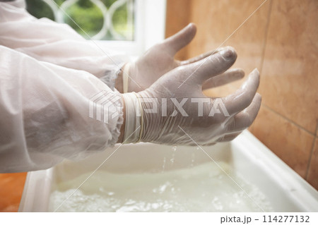 Hand cleaning with disinfectant solution in the hospital gateway during the coronavirus epidemic. Hand cleaning with disinfectant solution in the hospital gateway during the coronavirus epidemic. 114277132