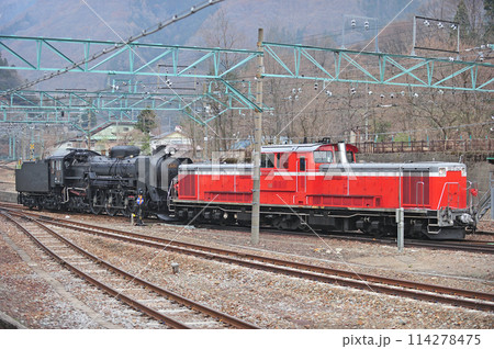 上越線　水上　JR東日本　DD51-842＋C61-20（高崎）　試運転 114278475