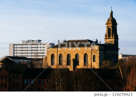 Cityscape of Glasgow a misty winter morning 114279423