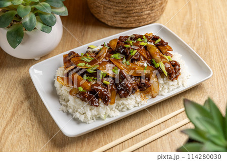 Savory mongolian beef dish 114280030