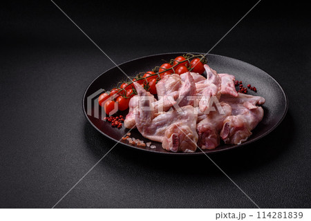 Fresh chicken wings with salt, spices and herbs 114281839