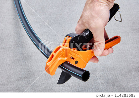 Scissor style cutter for cutting of plastic pipe and tubing. Scissor style cutter for cutting of plastic pipe and tubing. 114283685