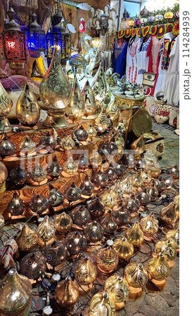 Traditional Arabic copper lamps, in the bazaar for tourists Traditional Arabic copper lamps, in the bazaar for tourists 114284939