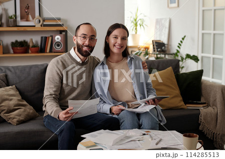 Cheerful couple with financial bills 114285513