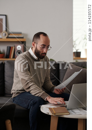Checking online financial documents 114285572
