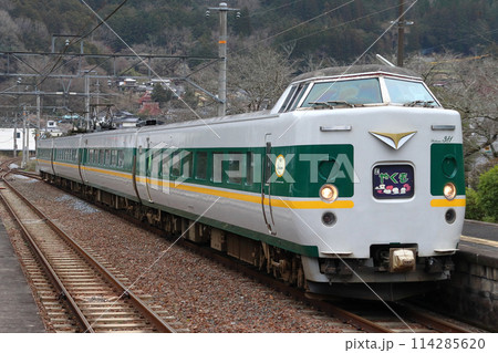 伯備線特急やくも号:381系電車(岡山⇔出雲市) 伯備線特急やくも号:381系電車(岡山⇔出雲市) 114285620