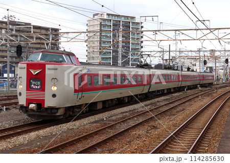 倉敷駅に到着する特急やくも号:381系電車(岡山⇔出雲市) 倉敷駅に到着する特急やくも号:381系電車(岡山⇔出雲市) 114285630