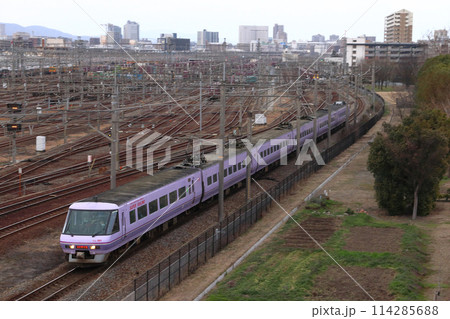 伯備線特急スーパーやくも色:381系電車(岡山⇔出雲市) 伯備線特急スーパーやくも色:381系電車(岡山⇔出雲市) 114285688