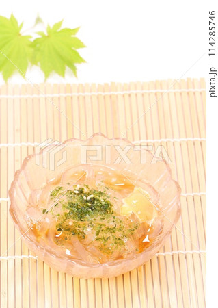 ところてん 心太 伊豆産テングサ ガラスの器 明るい背景 ところてん 心太 伊豆産テングサ ガラスの器 明るい背景 114285746