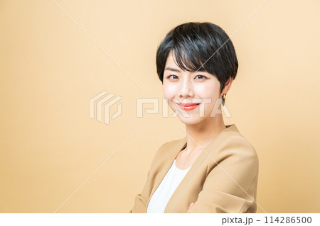 ビューティー　女性 114286500