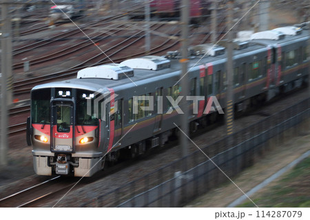 山陽本線227系Urara（登場時の姿：岡山⇔三原） 114287079