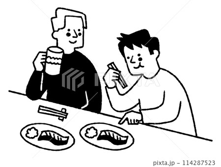 居酒屋で飲んでいる男性二人_2 114287523