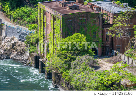 宇治川と旧宇治川電気志津川発電所跡　天ケ瀬ダムからの展望　京都府宇治市 114288166