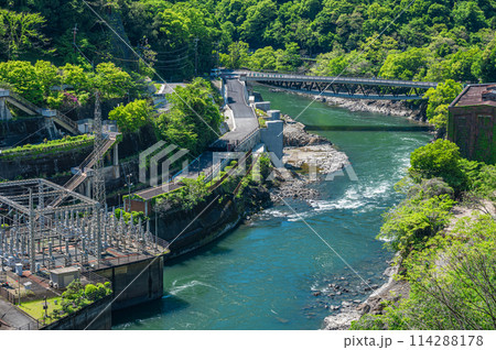 宇治川と関西電力天ケ瀬発電所　京都府宇治市 114288178