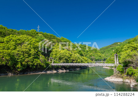 宇治川の吊り橋　天ケ瀬橋　京都府宇治市 114288224