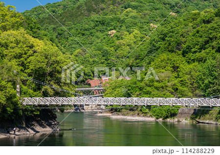 宇治川の吊り橋　天ケ瀬橋　京都府宇治市 114288229