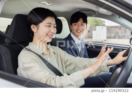 免許　車　教習所　クラクション 114290322