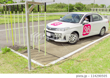 免許 車 教習所 縦列駐車 免許 車 教習所 縦列駐車 114290505