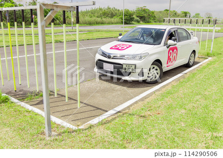 免許 車 教習所 縦列駐車 免許 車 教習所 縦列駐車 114290506