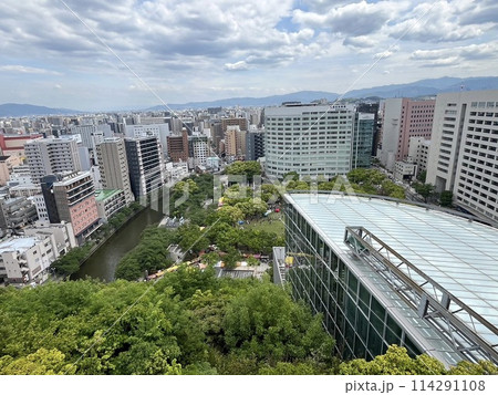 福岡市中央区「アクロス福岡」から天神中央公園・中洲方面を撮影 114291108