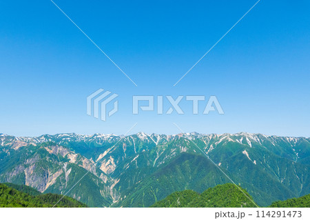 夏の燕岳登山(燕山荘から望む北アルプスの山々) 夏の燕岳登山(燕山荘から望む北アルプスの山々) 114291473