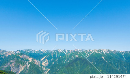 夏の燕岳登山（燕山荘から望む北アルプスの山々） 114291474