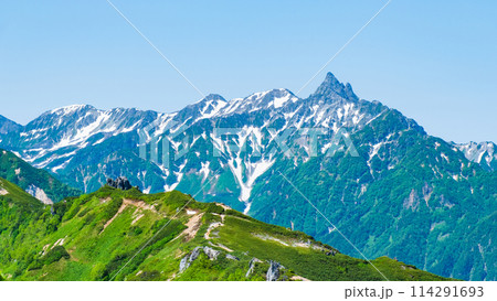 夏の燕岳登山（燕山荘から望む槍ヶ岳） 114291693