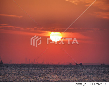 海に沈む夕日 海に沈む夕日 114292463