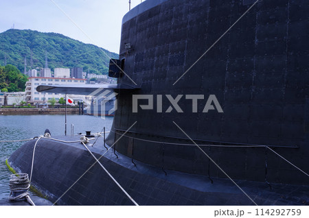 海上自衛隊呉基地の潜水艦じんりゅう 114292759