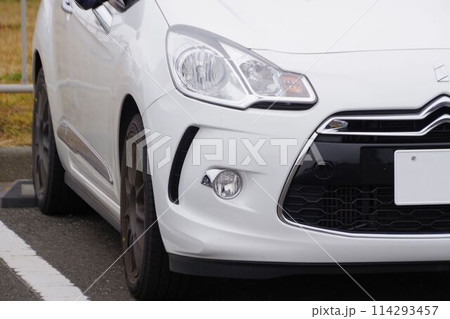 輸入車イメージ　シトロエンDS3のフロントマスク 114293457