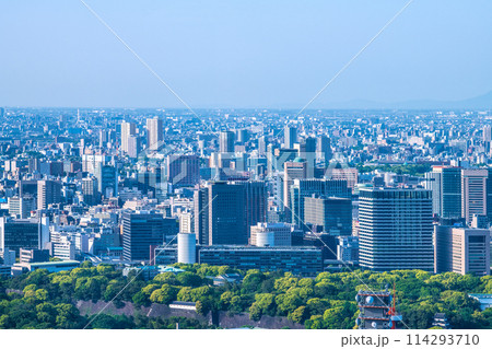日本の東京都市景観 竹橋や一ツ橋エリア、毎日新聞社や丸紅ビル。奥には神田駿河台や西日暮里なども見える 114293710
