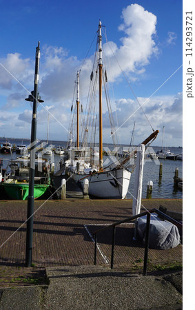 Tourist boat in the port of Volendam. Netherlands 114293721