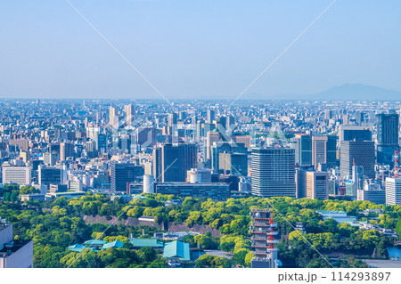 日本の東京都市景観 竹橋や一ツ橋エリア、毎日新聞社や丸紅ビル。奥には神田駿河台や西日暮里なども見える 114293897