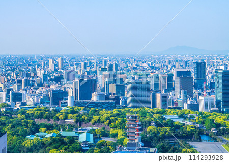 日本の東京都市景観 竹橋や一ツ橋エリア、毎日新聞社や丸紅ビル。奥には神田駿河台や西日暮里なども見える 114293928