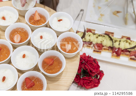 カラフルなケーキ　スイーツビッフェの画像 114295586