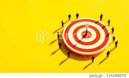 中心的なターゲット、戦略、分析コンセプト。ネットワークによるデジタルマーケティングの視覚化 114298079