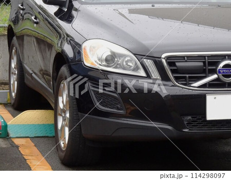 輸入車イメージ ボルボXC30のフロントマスク 輸入車イメージ ボルボXC30のフロントマスク 114298097