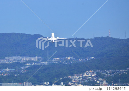 大阪国際空港　JAL　飛行機　離陸態勢　千里川尻 114298445
