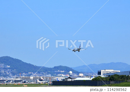 大阪国際空港　JAL　飛行機　着陸態勢　千里川尻 114298562