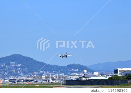 大阪国際空港 JAL 飛行機 着陸態勢 千里川尻 大阪国際空港 JAL 飛行機 着陸態勢 千里川尻 114298563