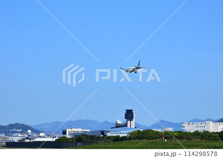 大阪国際空港 JAL 飛行機 着陸態勢 千里川尻 大阪国際空港 JAL 飛行機 着陸態勢 千里川尻 114298578