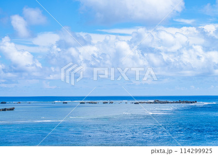 沖縄県 宮古島市 島 天国 夏休み 午前 雲 パナリ 岩礁 平安名埼灯台 サンゴ礁 東平安名崎 沖縄県 宮古島市 島 天国 夏休み 午前 雲 パナリ 岩礁 平安名埼灯台 サンゴ礁 東平安名崎 114299925